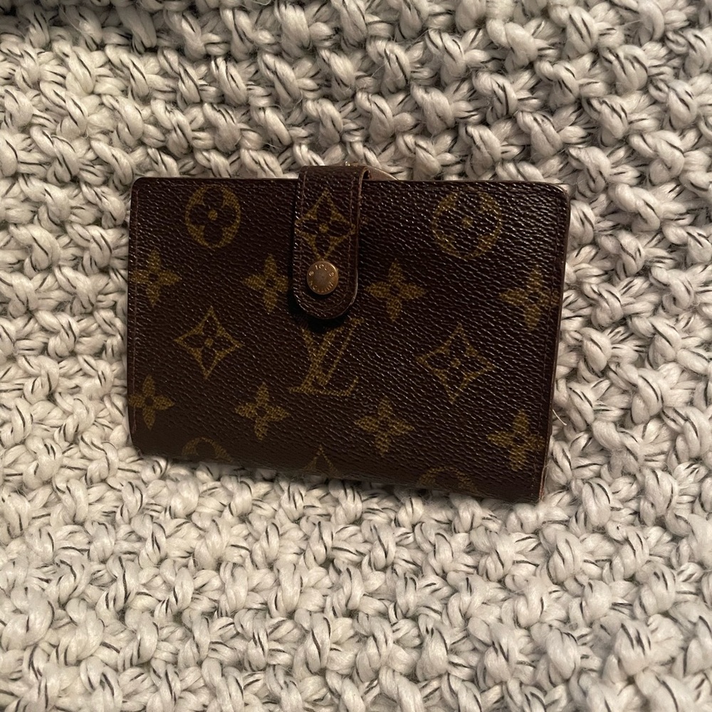 SOLD 🔥Auth LV Kisslock Monogram wallet